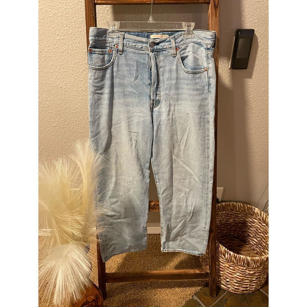 Levi’s ribcage straight leg jeans size 32